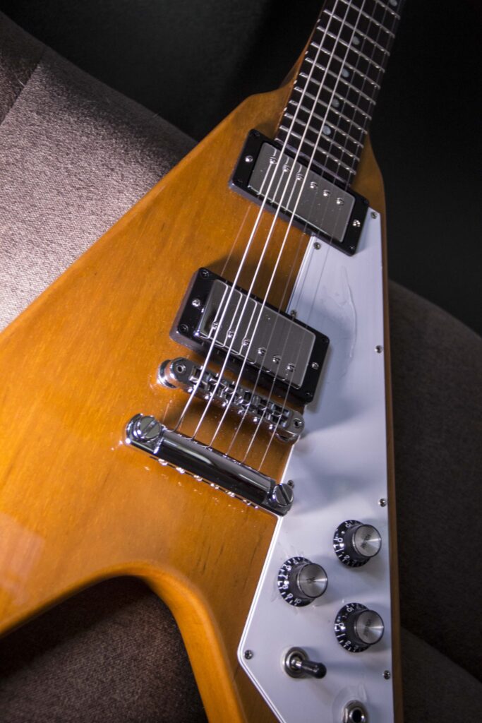Guitarra Flying V revisada en el taller